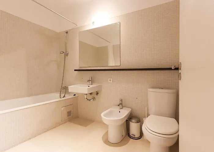 Modern & Bright Avenidas Novas By Homing Daire *
